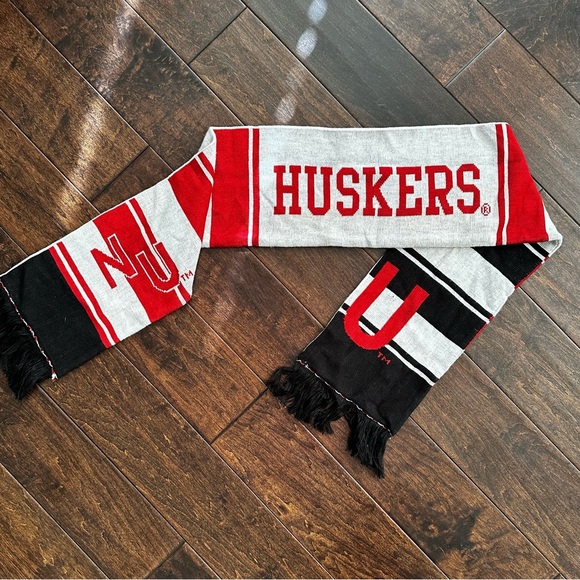 Nebraska Cornhuskers HUSKERS Winter Scarf - Picture 4 of 4